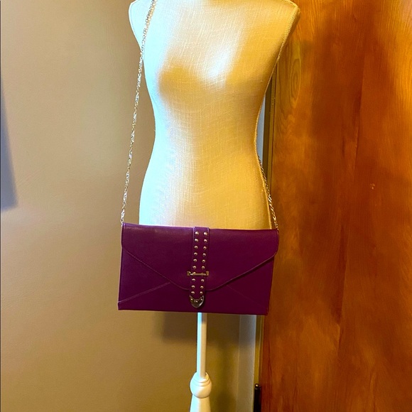 Purple envelope purse with silver chain strap - Picture 2 of 6